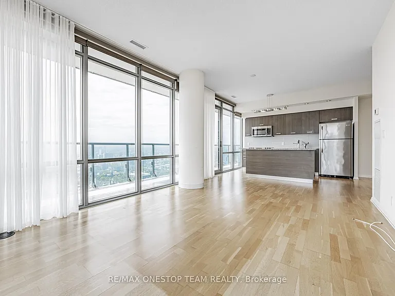 832 Bay St #4110 — Photo 16