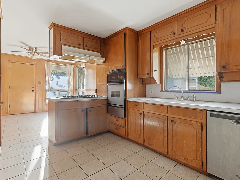 2204 Tierney Rd — Photo 5