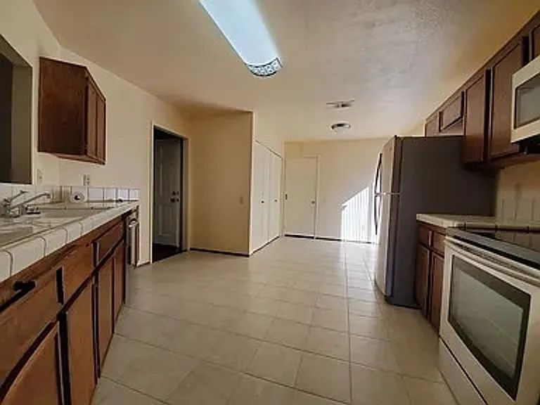 757 Sunningdale Dr — Photo 3