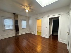 Hawthorne Mercantile, 227