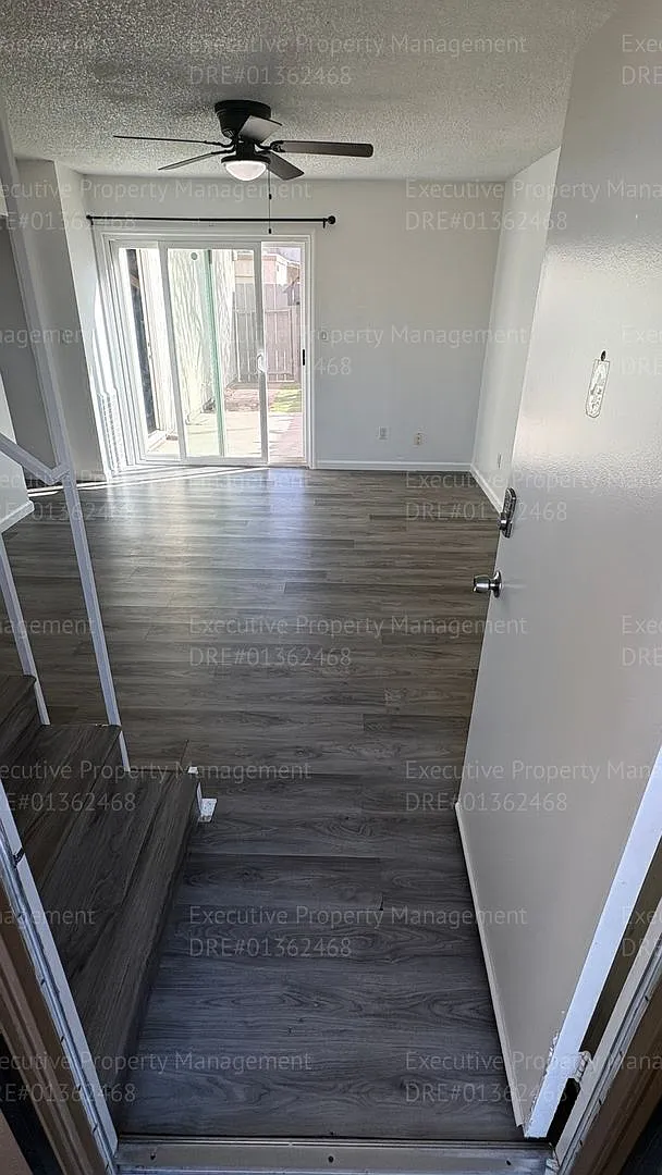2 bed, 1.5 bath, 966 sqft, $1,600 — Photo 3
