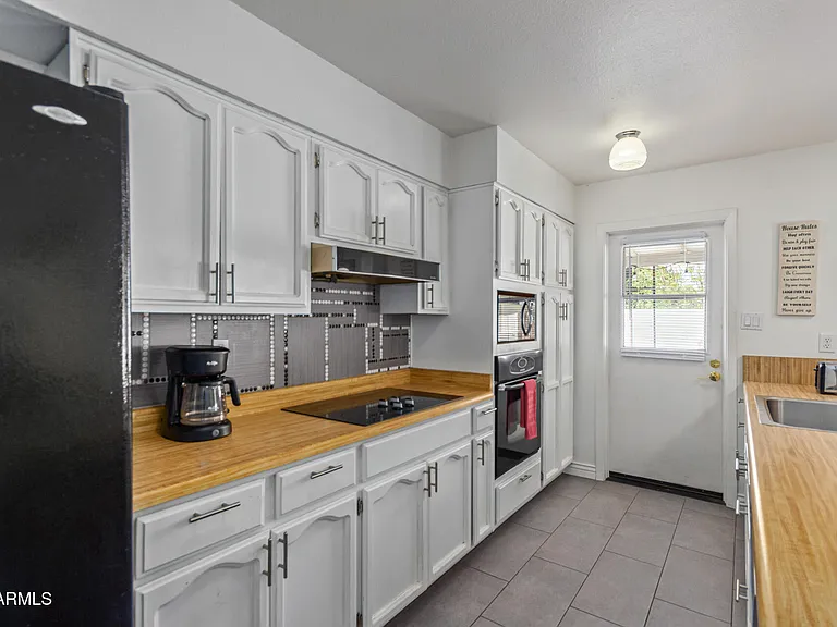 106 E Geneva Dr — Photo 8