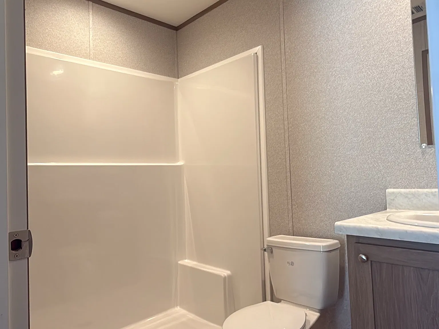 3 bed, 1300 sqft, $1,900 — Photo 2