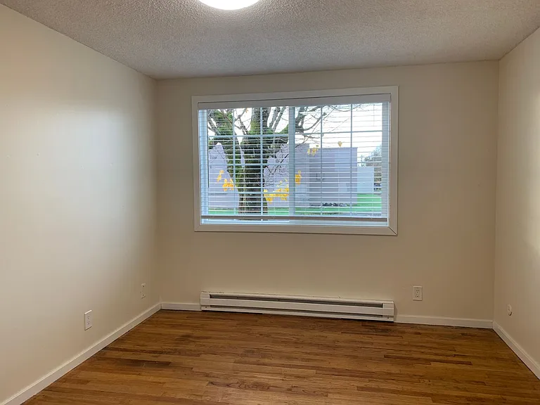 C2402 - Maple Court Apartments — Photo 31