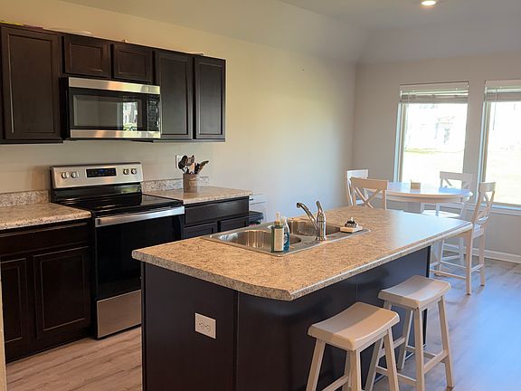 4th image of 48480 Fox Hollow Blvd