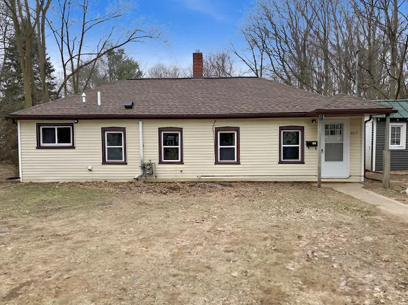 207 N Osmun St, Greenville, MI 48838