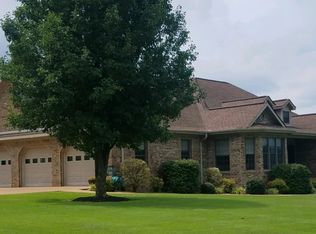 1370 Hillside Dr, Paris, TN 38242