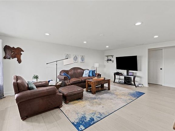 3rd image of 3003 E 171st St
