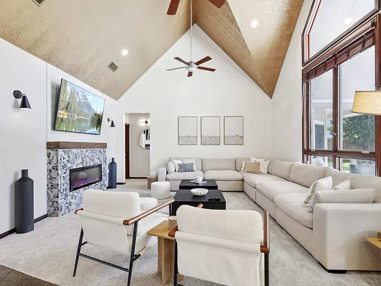 12161 Hill Country Cir — Photo 37