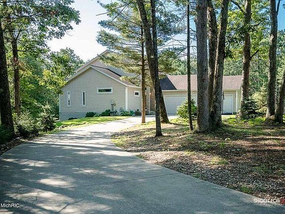 2nd image of 4565 Manchester Ln