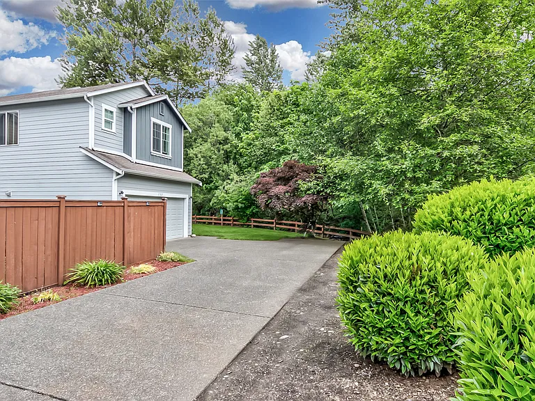 Huge driveway - plenty of room for guests off the street parking