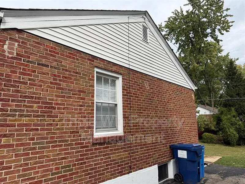 3 bed, 1.0 bath, 925 sqft, $1,525 — Photo 4
