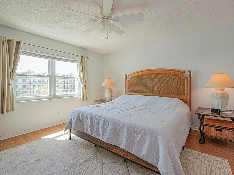 4049 Ocean Dr #305 — Photo 20