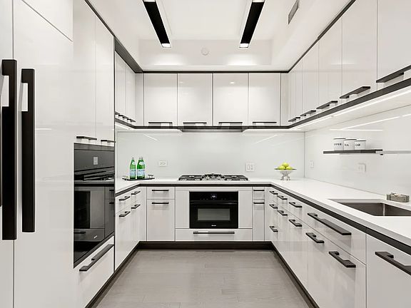 3rd image of 70 Charlton St #5E