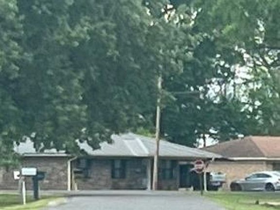 Exterior Neighborhood (street photo)