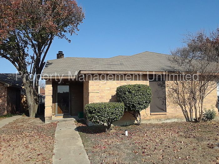 2nd image of 520 Stonehenge Dr