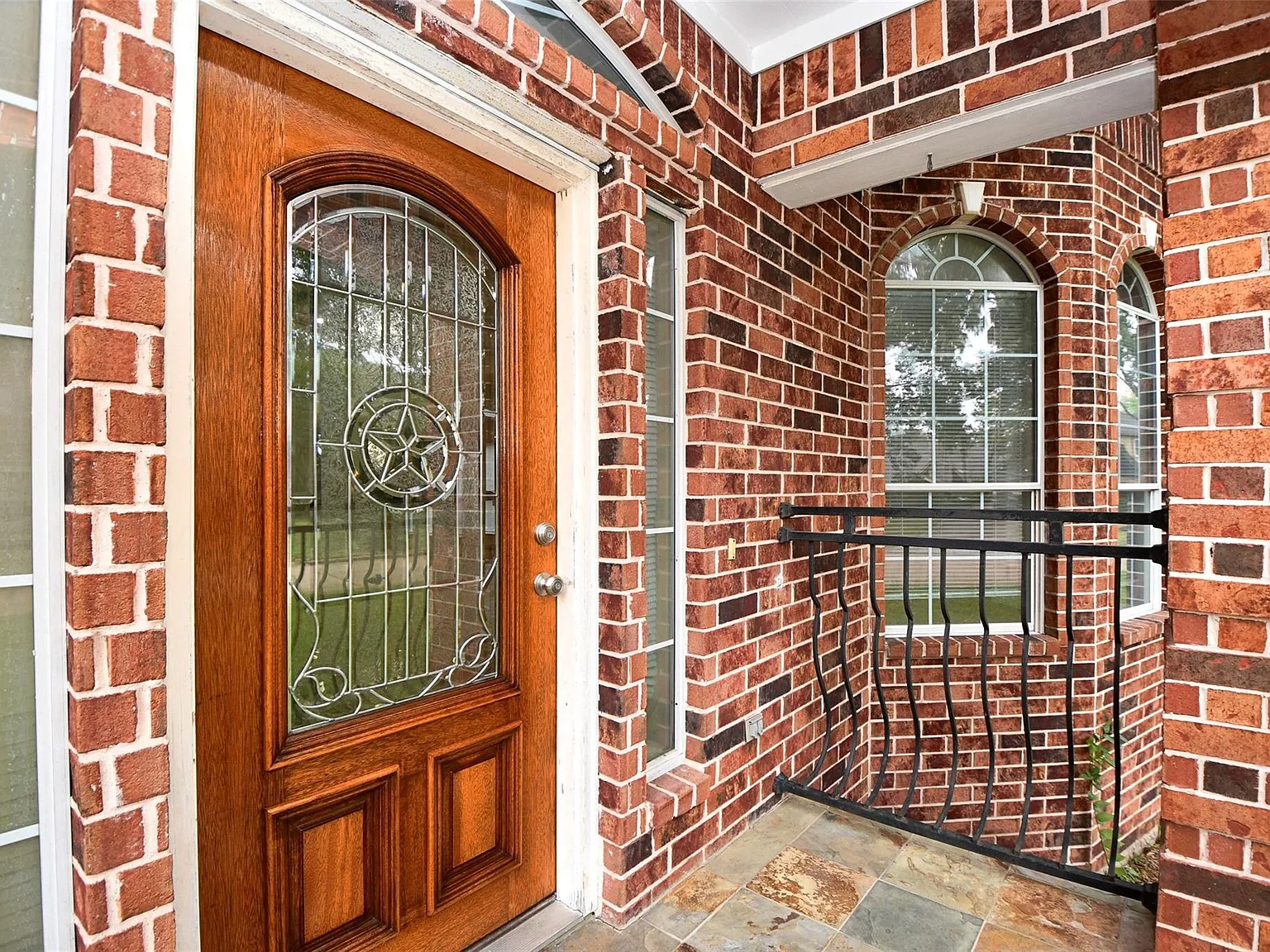 4 bed, 3.5 bath, 3340 sqft, $3,500 — Photo 3