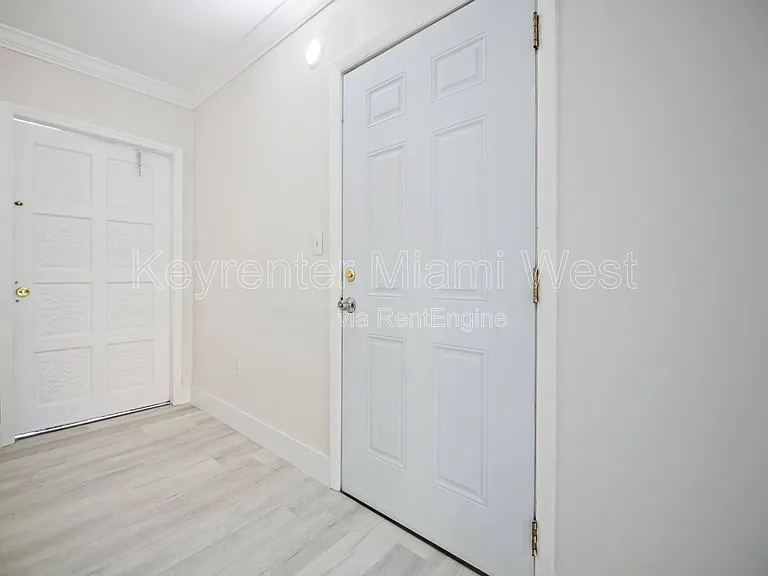 219 NW 10th Ave #4 — Photo 7