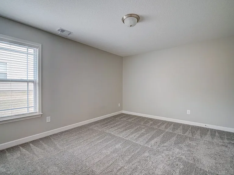 732 Shelburne Ln — Photo 36