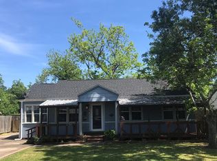 6146 Dave St, Groves, TX 77619