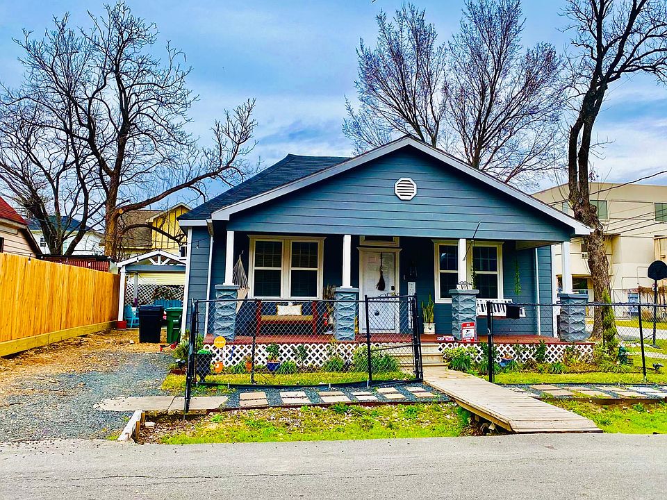 Gated corner bungalow!!