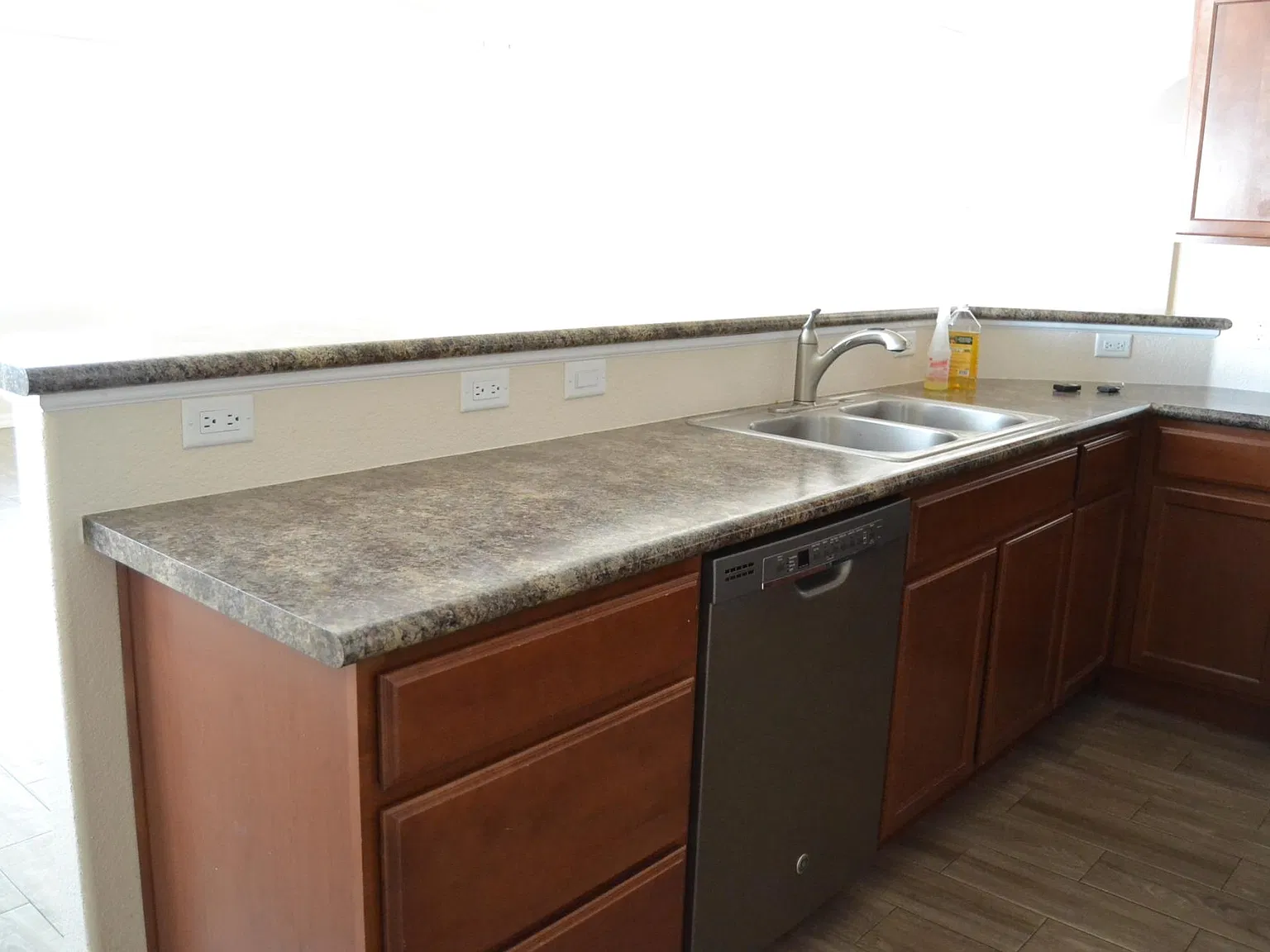 3 bed, 1396 sqft, $1,600 — Photo 2