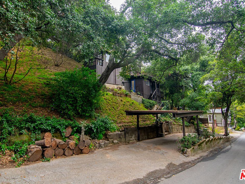 2nd image of 10256 Chrysanthemum Ln