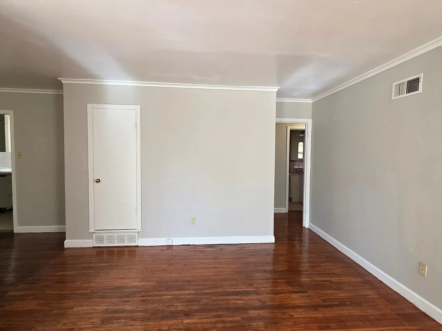 Spacious 3-Bed Home with Fenced Backyard & Flexible Living Spaces — Photo 4