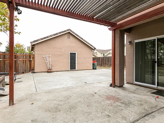 5th image of 421 Carroll Ave