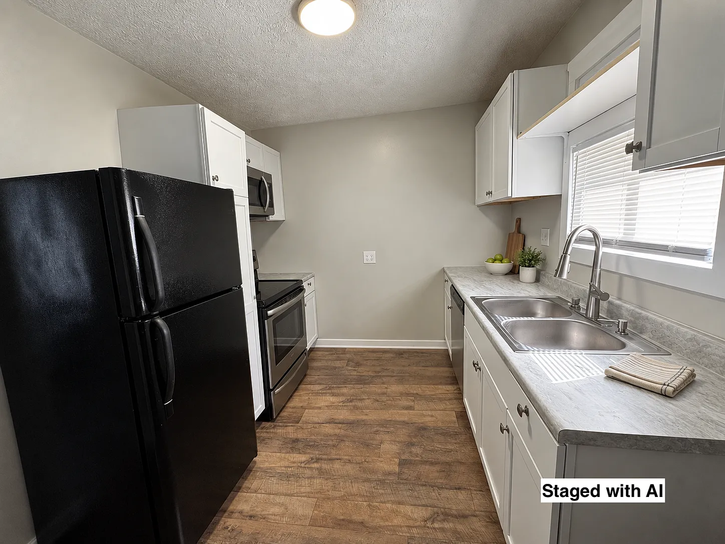 3 bed, 1.5 bath, 2453 sqft, $1,350 — Photo 4