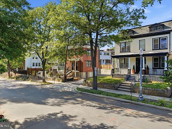 3rd image of 517 Taylor St NW
