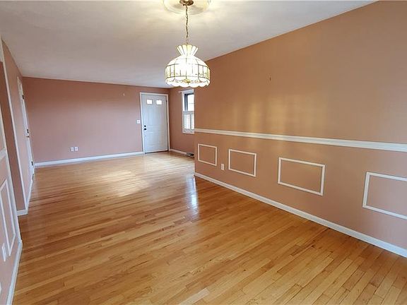 5th image of 409 Pinewood Dr