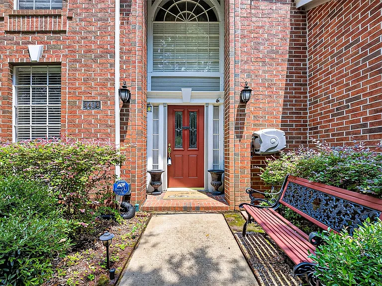 4414 Ringrose Dr — Photo 2