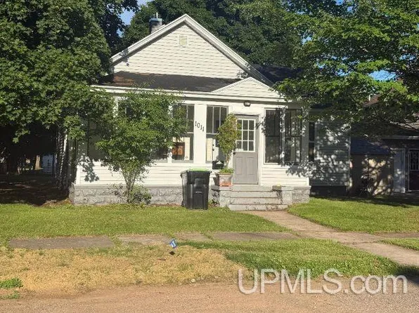 1011 Stockbridge Ave, Iron Mountain, MI 49801