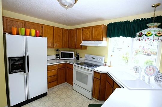 4th image of 11821 132nd Street Ct E