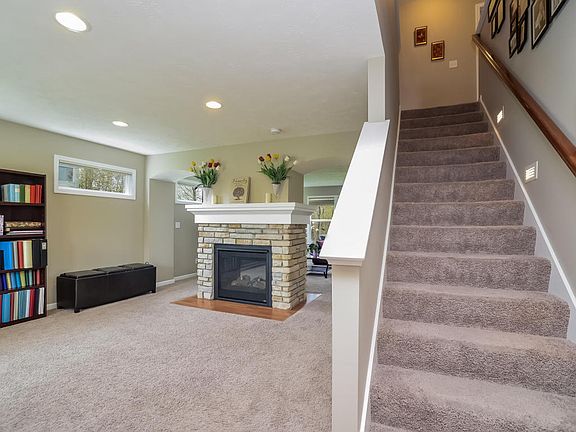4th image of 3669 Bridgehampton Dr NE