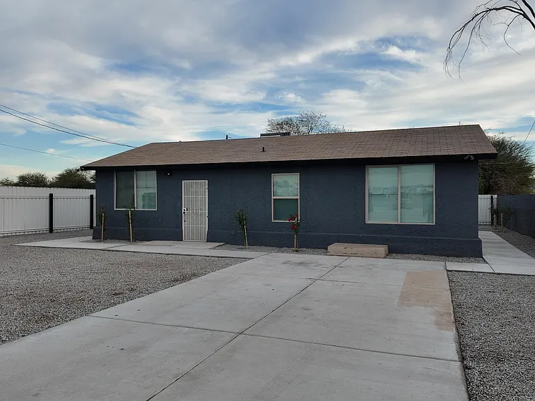 1109 W Broadway Rd #A — Photo 2