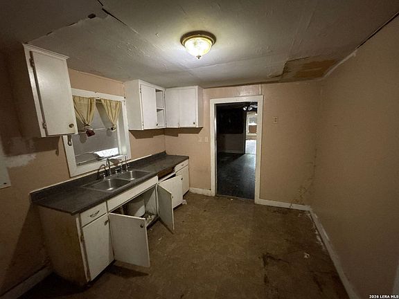 3rd image of 910 GREEN ST