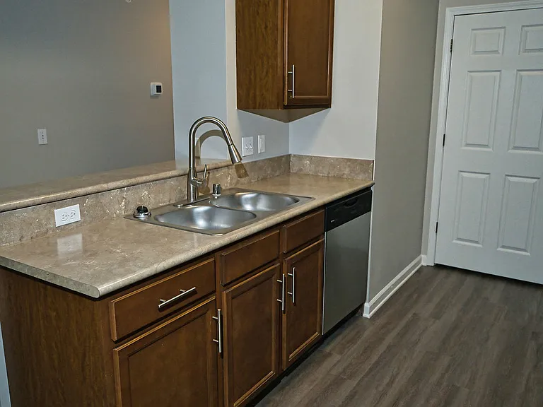 Griffin Gate Apartments — Photo 3