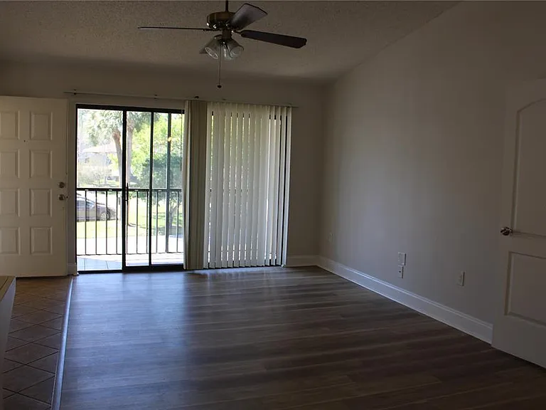 3345 Crystal Ct E #E — Photo 6