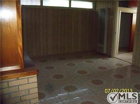 4th image of 10004 Nesbit Ave