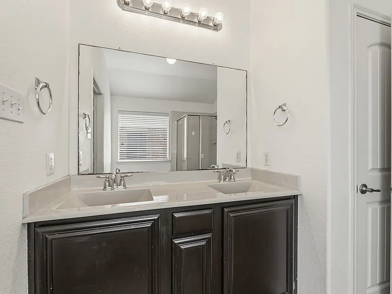 1011 Meadow Green Ct — Photo 23