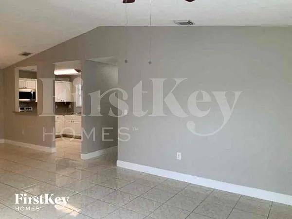 4 bed, 2.0 bath, 1464 sqft, $2,760 — Photo 3