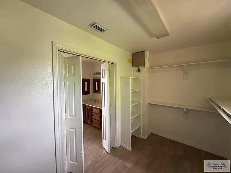 3433 Burgundy Dr — Photo 26