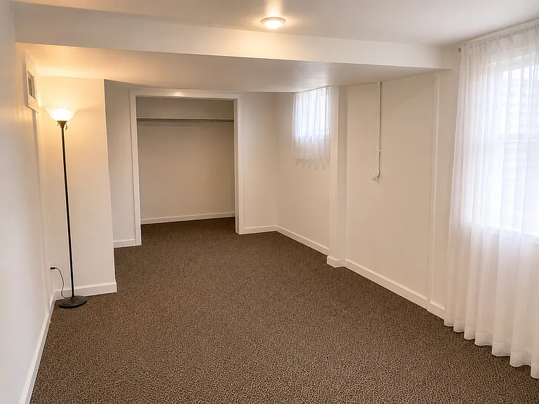 611 W Mulberry St — Photo 12