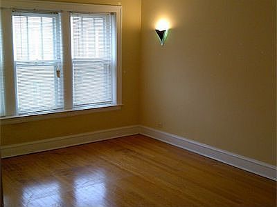 3rd image of 1918 W Morse Ave APT 2N