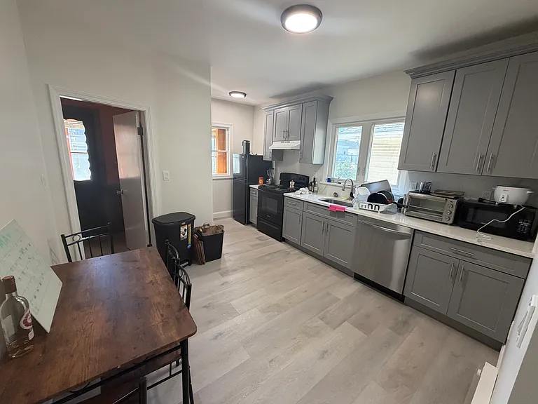 100 W Adams St #A1 — Photo 1