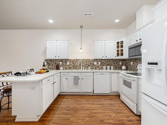 5th image of 6007 Mia Ln