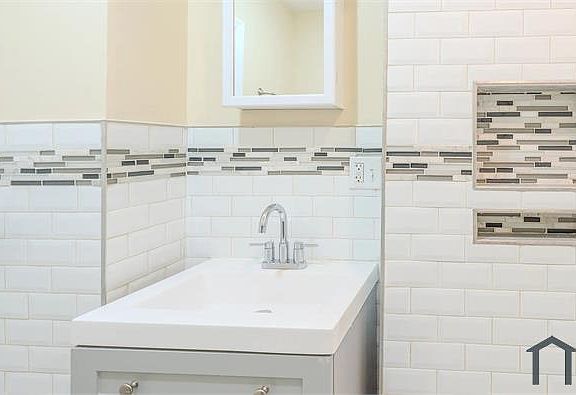 5th image of 133 W 5th St APT 1