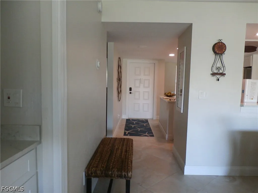 2 bed, 2.0 bath, 1069 sqft, $5,000 — Photo 3